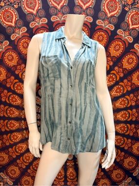 Rock & Republic Sleeveless Blue Tie Dye Button-Front Top